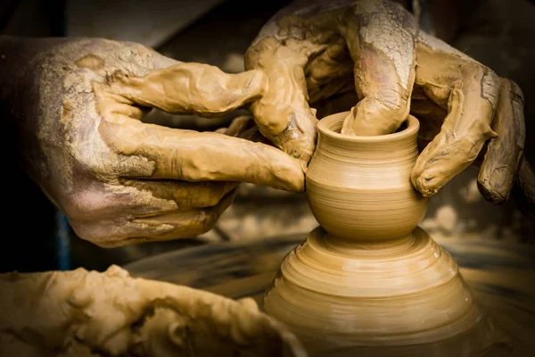 Hands working on potter's wheel — Stock Photo, Image