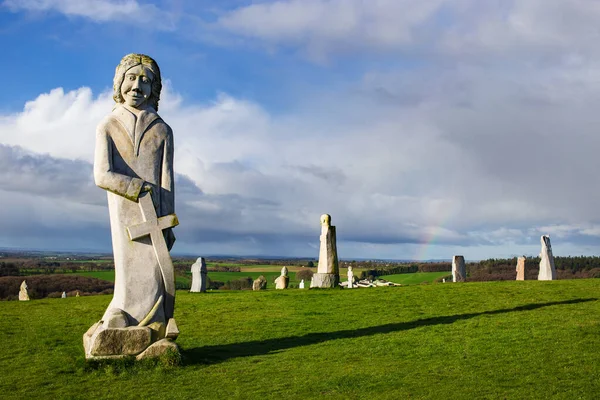 Riom - Riowen e outras estátuas de pedra no Vale Brittany do — Fotografia de Stock