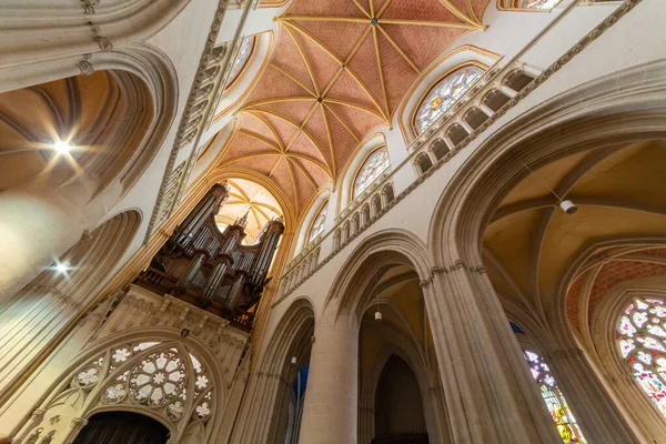 Vew del órgano en la Catedral de Saint Corentin en Quimper — Foto de Stock