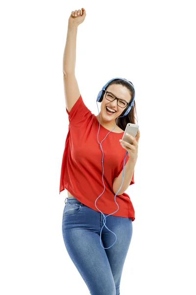 Mujer bailando escuchando música en el teléfono —  Fotos de Stock