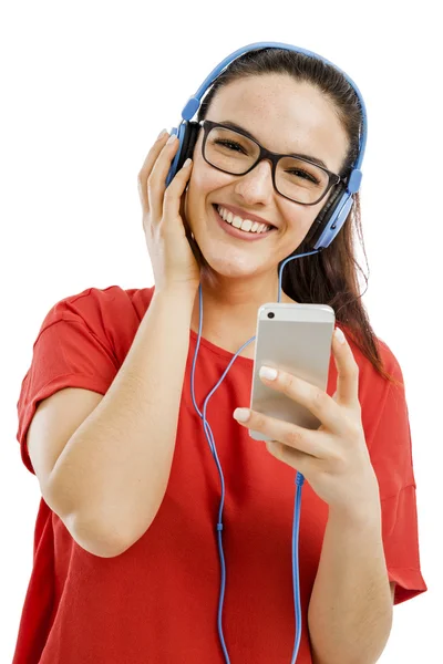 Mulher ouvindo música no telefone — Fotografia de Stock