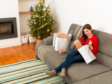 oturma ve hazırlama kadın için Noel hediyeleri