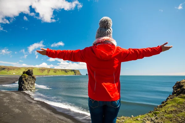 Donna godendo la natura — Foto Stock