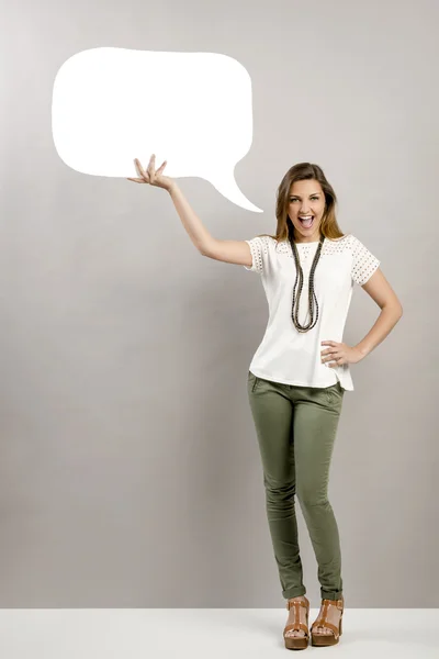 Mujer bonita posando en camiseta blanca — Foto de Stock