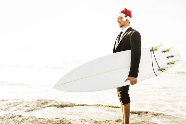 Geschäftsmann mit Surfbrett — Stockfoto