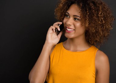 Kadın yapım telefon görüşmesi 