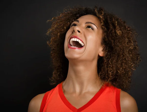 Frau mit glücklichem Gesicht — Stockfoto