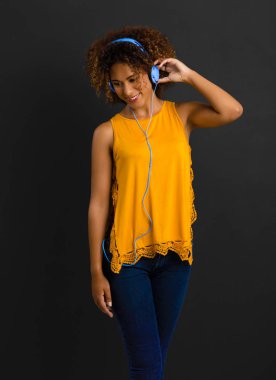 güzel kadını dinlemek müzik 