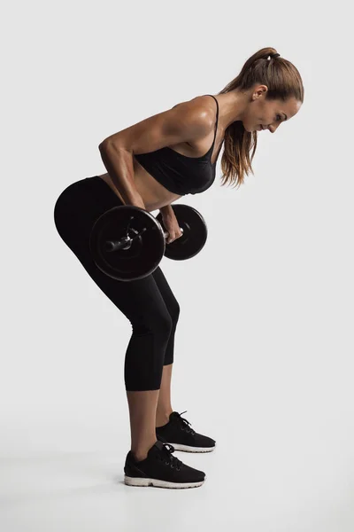 Mujer levantando pesas —  Fotos de Stock