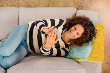 kadın kısa mesaj gönderme