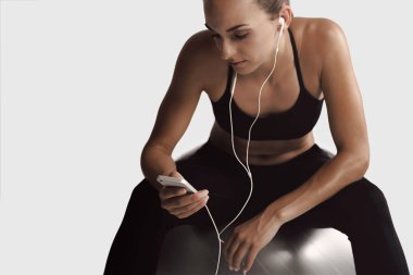 kadın müzik çalma listesi ayarlama