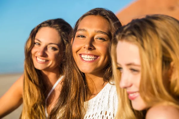 Tres chicas felices — Foto de Stock