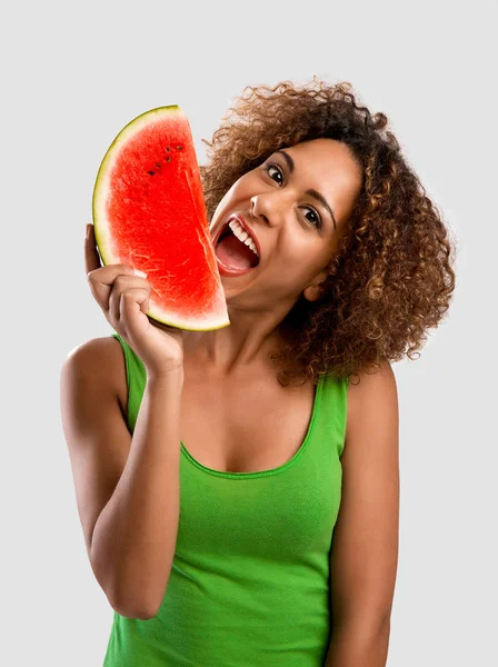 Mujer sosteniendo sandía — Foto de Stock