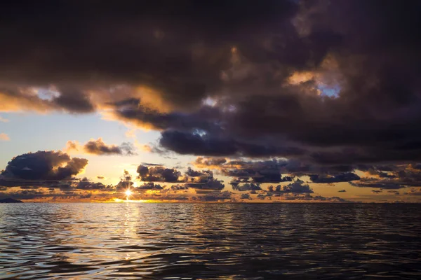 Západ slunce barvy Seychely — Stock fotografie