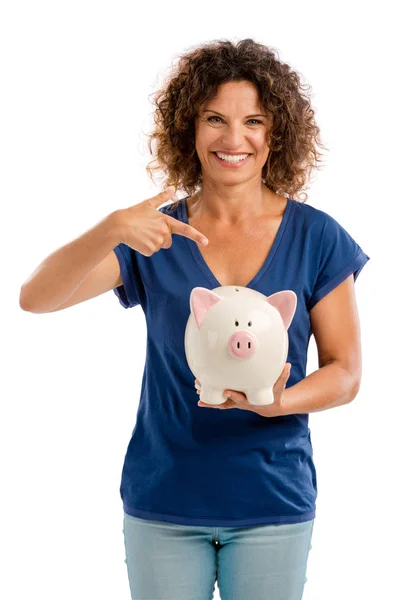 Mujer sosteniendo una hucha — Foto de Stock