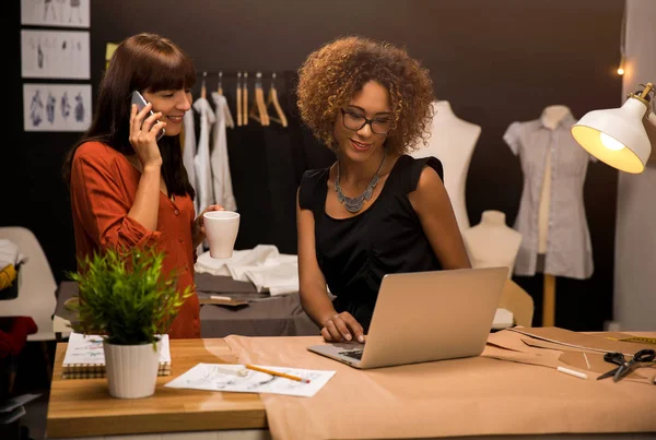 Modedesigner arbeiten — Stockfoto