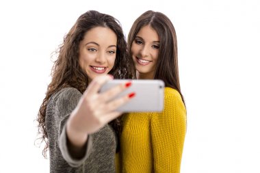 Kızlar selfie alarak smartphone ile