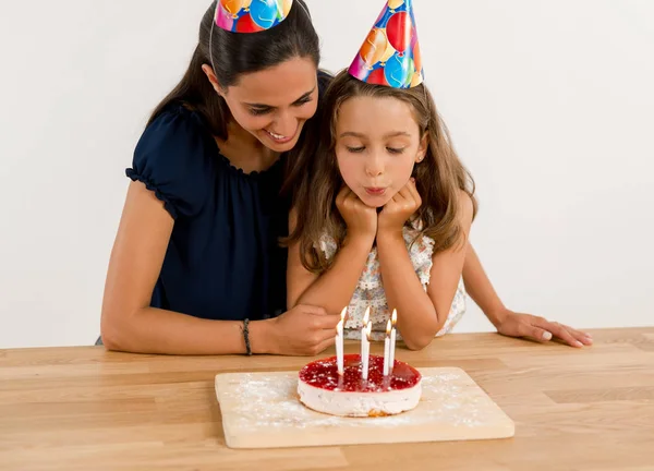 Birthday party girl with mom — Stock Photo, Image