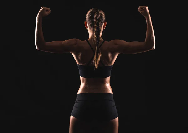 Woman showing her muscles — Stock Photo, Image