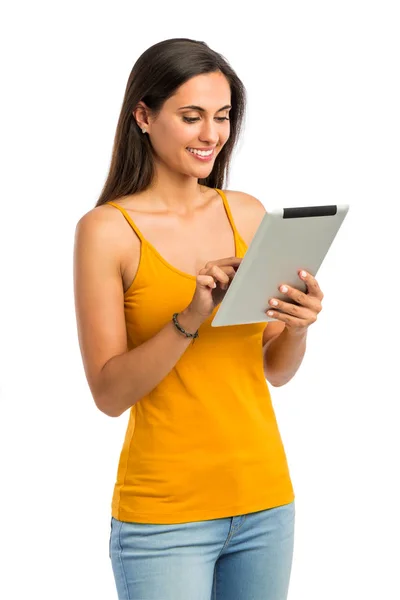 Bir tablet ile çalışan kadın — Stok fotoğraf