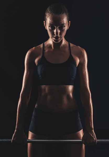 Woman  lifting weights — Stock Photo, Image