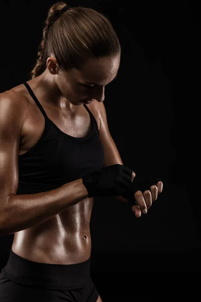 Kvinne klar for kickbox-trening – stockfoto