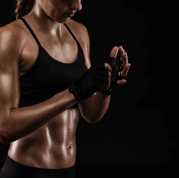 Kvinna som är redo för en kickbox träning — Stockfoto