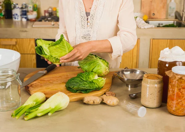 Kimchi és a Savanyú káposzta készítése — Stock Fotó