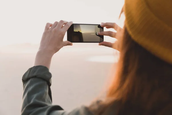 Woman taking picture — Stock Photo, Image