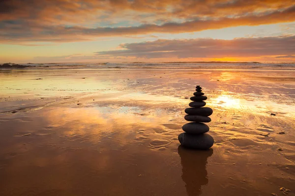Zen balanserad stenar — Stockfoto