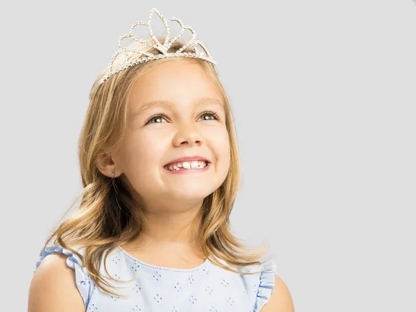 Meisje dragen princess crown — Stockfoto