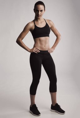 Kas vücut olan kadın