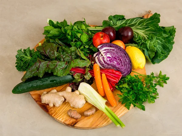 Varias verduras a bordo — Foto de Stock