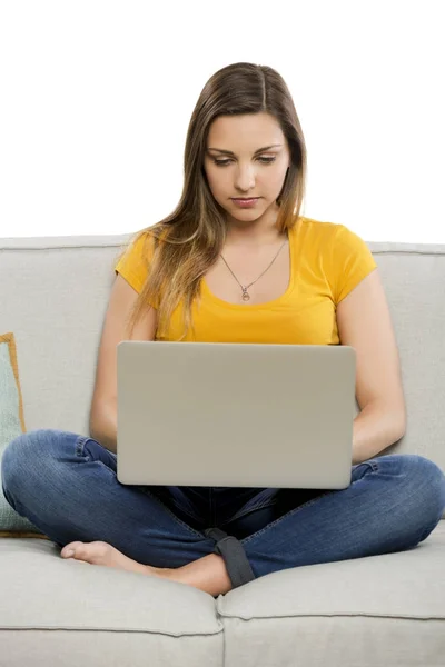 Žena pracující s laptopem — Stock fotografie