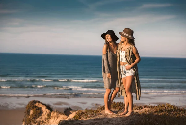 Two Boho Women Standing Coastline Having Fun Full Length — Stock Photo, Image