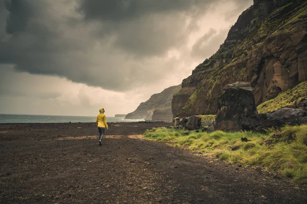 Woman Walking Seacoast Cloudy Day Azores Portugal — Stock Photo, Image