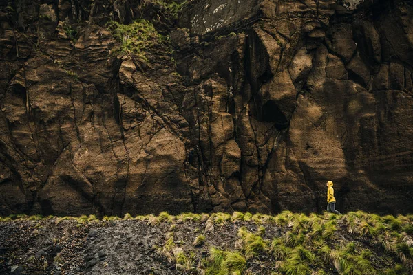 Woman Walking Rocky Wall Azores Portugal — Stock Photo, Image