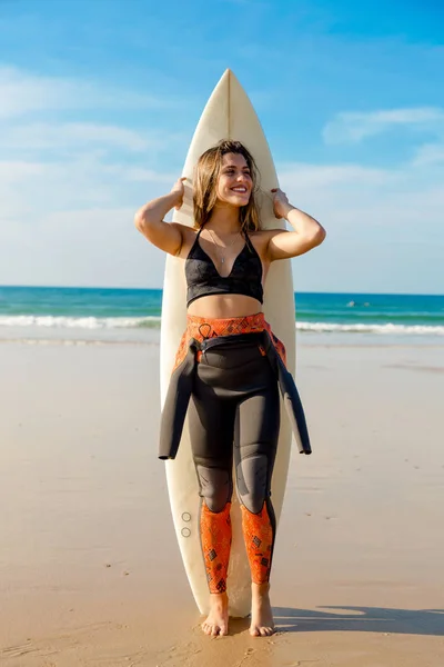Surfer Girl Standing Beach Surfboard Smiling — Stock Photo, Image