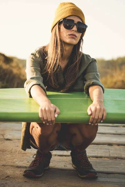 Young Surfer Girl Posing Surfboard — Stock Photo, Image