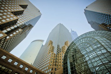 Manhattan 'ın aşağısındaki binalar gece görüşü