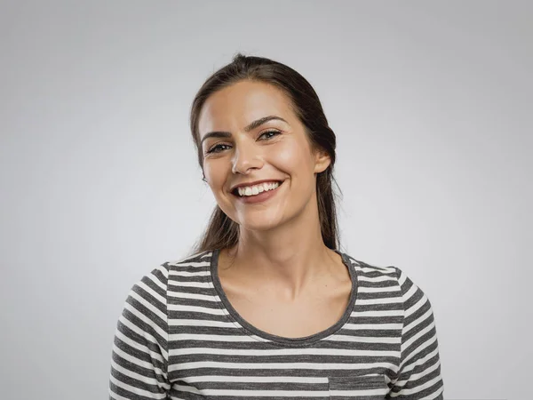 Retrato Uma Mulher Bonita Sorrindo — Fotografia de Stock