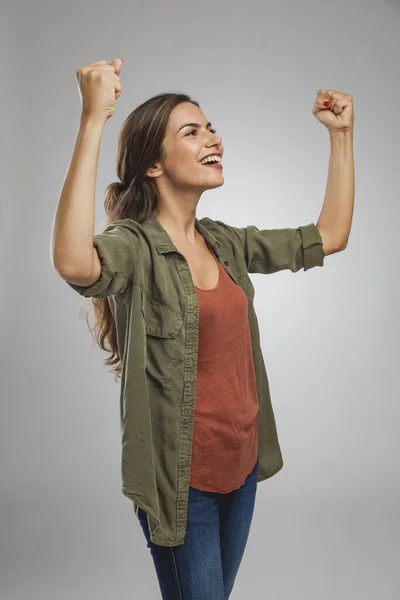 Mooie Succesvolle Jonge Vrouw Met Opgeheven Armen — Stockfoto