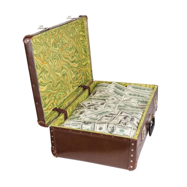 Vista laterale della vecchia valigia marrone aperta piena di banconote da cento dollari isolate su sfondo bianco — Foto Stock