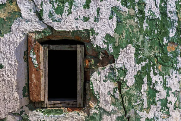 Old wall with small window — Stock Photo, Image