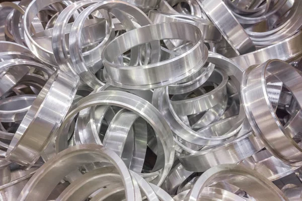 Anéis de alumínio brilhante fundo — Fotografia de Stock