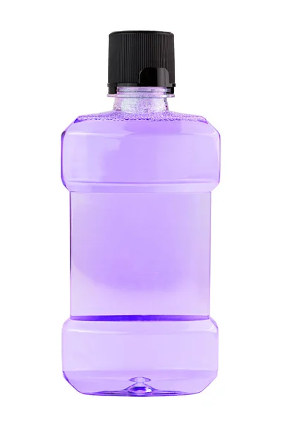 Пластиковая бутылка с розовой водой для полоскания рта на белом фоне — стоковое фото