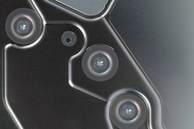 Bilgisayar sabit disk ünitesinin parlak çelik panelinin soyut metal teknik arka planı