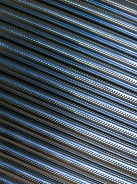 Fondo industrial abstracto de barras torneadas cnc brillante con composición geométrica diagonal de disposición plana — Foto de Stock