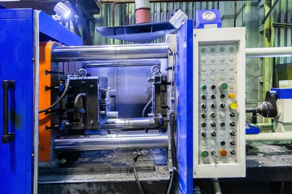 Eski yatay die döküm alüminyum makine - açık, seçici odaklı yakın plan