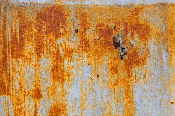 Абстрактний фон і текстура поверхні білої сталі з помаранчевими плямами іржі — стокове фото